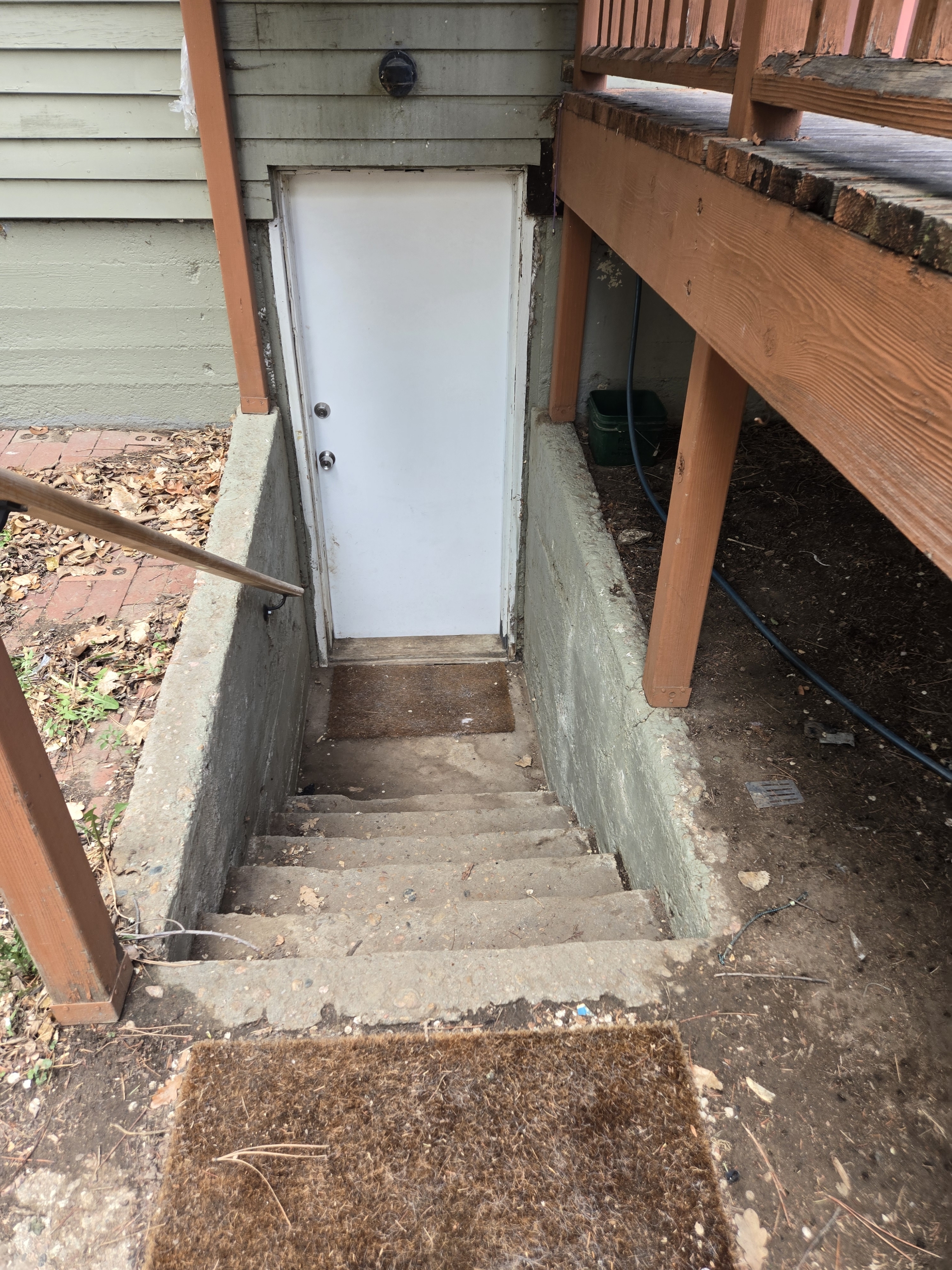 624 Endicott Street - Lower